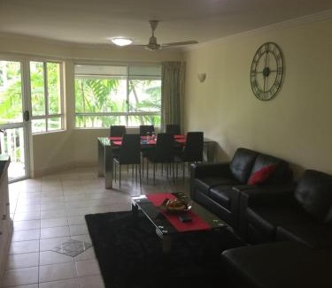 White Rock Apartment | Cairns Golf Course Apartment