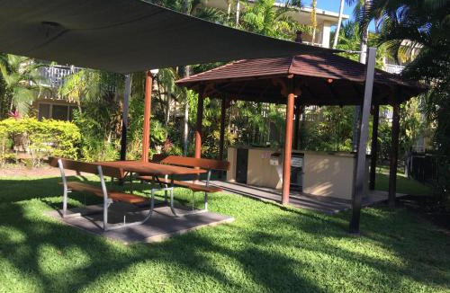 White Rock Apartment | Cairns Golf Course Apartment