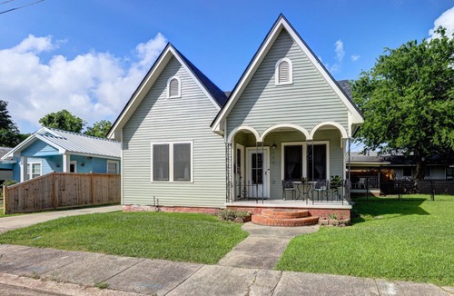 New Iberia House | Cajun Cottage located in downtown New Iberia