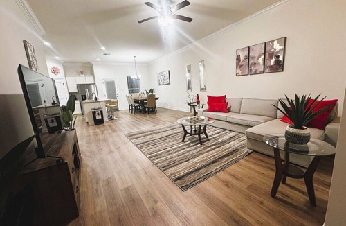Lake Charles Apartment | Cajun Stay at Golden Horizon Pond Escape - WCN176
