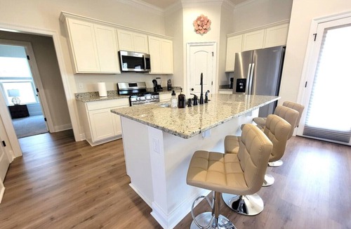 Lake Charles Apartment | Cajun Stay at Golden Horizon Pond Escape - WCN176