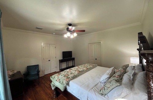 Lottie Other | Cajun Waterfront Farmhouse Sleeps 11
