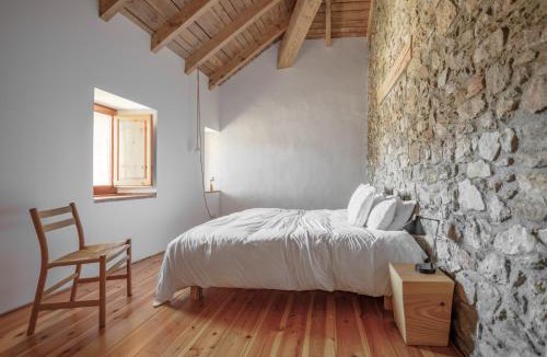 Montella House | Cal Calsot Casa Rural "Adults Only"