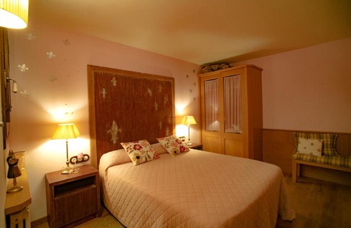 Sant Marti de Tous Bed & Breakfast | Cal Fuster De La Plaça