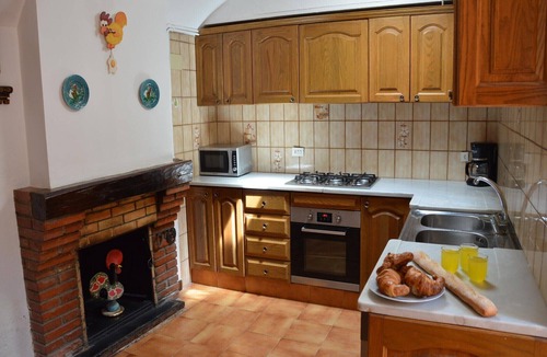 Sant Llorenc de la Muga House | Cal gall- casa rural en san llorenç de la muga.