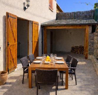 Ur House | CAL QuEROL UR casa amb jardí i bbq i billar