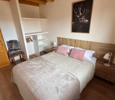 Ur House | CAL QuEROL UR casa amb jardí i bbq i billar