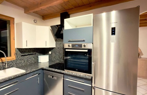 Ur House | CaL QuERoL UR refugi de montaña con chimenea y billar