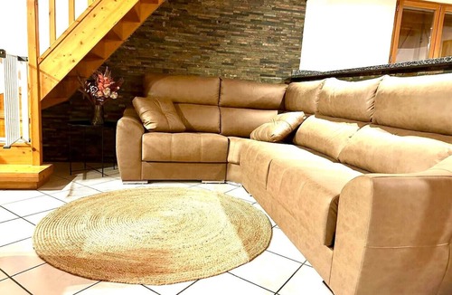 Ur House | CaL QuERoL UR refugi de montaña con chimenea y billar