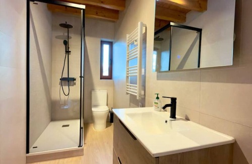Ur House | CaL QuERoL UR refugi de montaña con chimenea y billar
