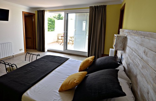 Moja House | Cal Roig