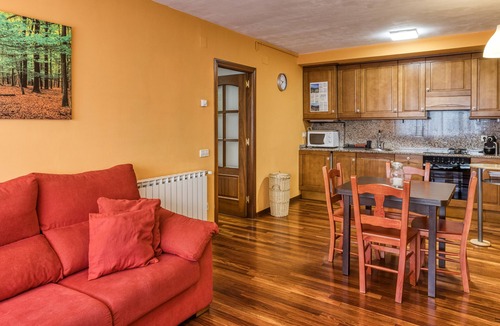 Sant Pau de Seguries Apartment | Cal Tatanet Holiday Apartment
