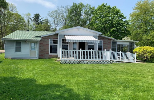 Calabogie House | Calabogie Lake Waterfront Cottage