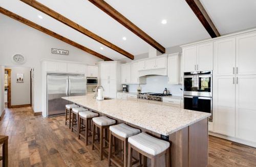 Campton House | Calaboose Retreat