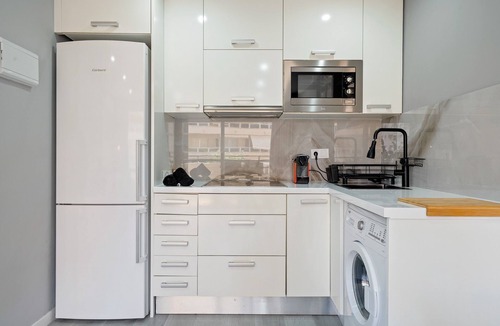 Calafell Apartment | Calafenga Apartment with Sea Views, Wi-Fi, and Air Conditioning