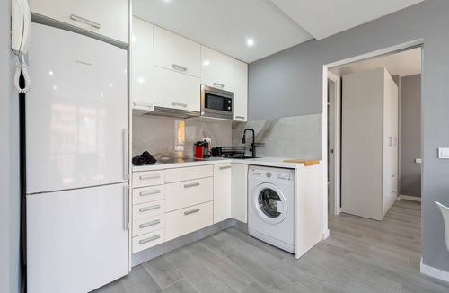 Calafell Apartment | Calafenga Apartment with Sea Views, Wi-Fi, and Air Conditioning