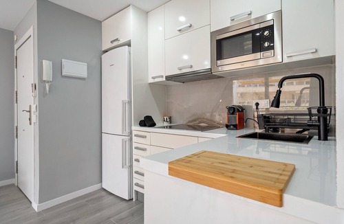 Calafell Apartment | Calafenga Apartment with Sea Views, Wi-Fi, and Air Conditioning