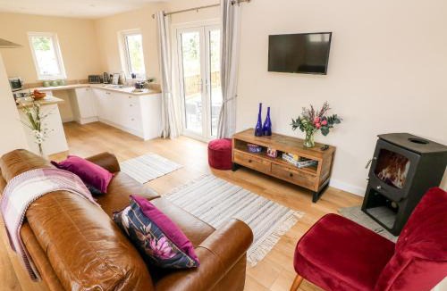 Jameston House | Caldey Lodge Bier Wood Lodges