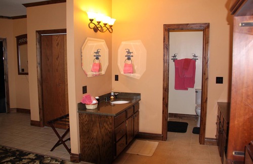 Caldwell House | Caldwell Messenger Suites