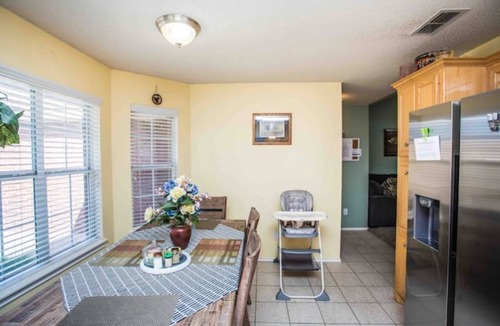 Lubbock House | Caleb’s King & Queen Home. nKids/Pet friendly, Family games, Piano.