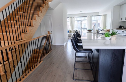 Mount Pleasant House | Caledon family escape with Crib