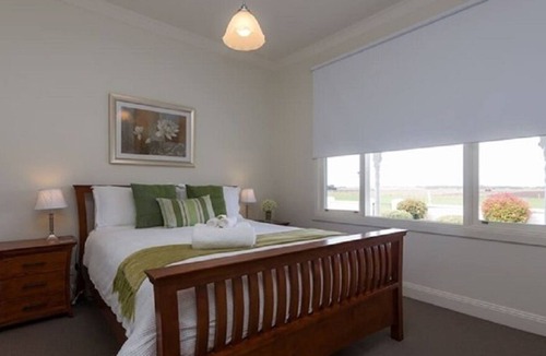 Killarney House | Calgary House & Cottage Accommodation