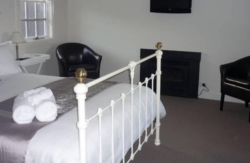 Killarney House | Calgary House & Cottage Accommodation