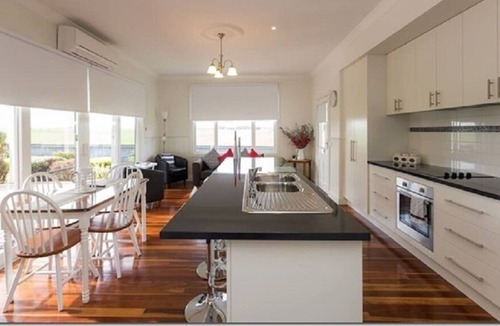 Killarney House | Calgary House & Cottage Accommodation