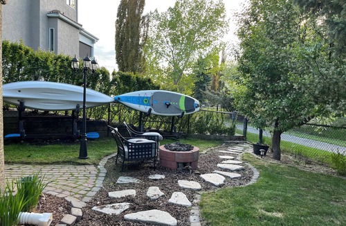 Southeast Calgary House | Calgary Lake House B&B