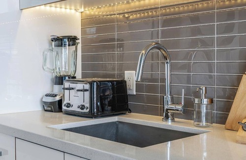 Connaught Apartment | Calgary Tower View | Central DT | Gym