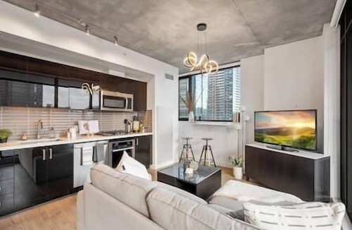 Beltline Apartment | Calgary Tower View | King Bed |AC | Gym | 2BR