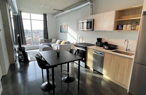 Connaught Condo | Calgary’s Downtown Haven - Free Parking