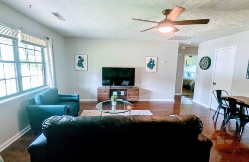 Calhoun House | Calhoun Executive Rental | Fast WiFi & Parking