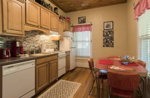 Bryson City Bed & Breakfast | Calhoun House Inn & Suites