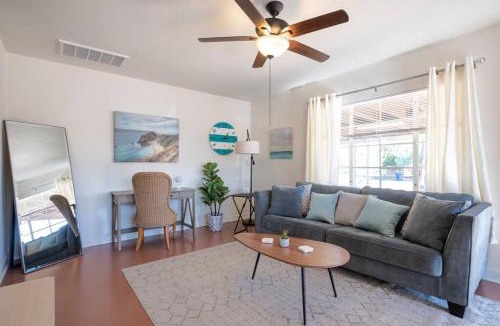 Blenman-Elm Apartment | Cali 2BR Getaway Firepit, Yard & Spring Charm
