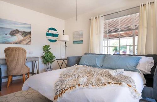 Blenman-Elm Apartment | Cali 2BR Getaway Firepit, Yard & Spring Charm