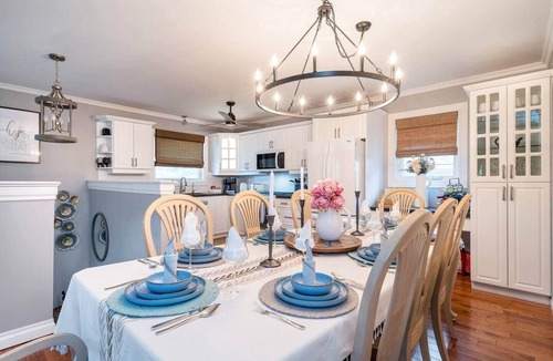 Wasaga Beach House | Cali's Wasaga Beach House