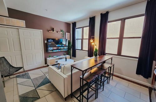 Chinatown Apartment | Caliber/2 King Beds/Elevator/2 Ensuite/W/D