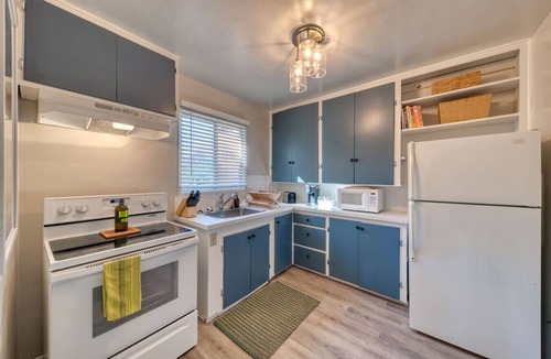 Monrovia Apartment | California-Inspired Apt. In Safe & Ideal Location