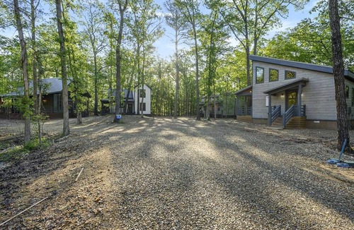 Hochatown Cabin | California Pine - Sleeps 4