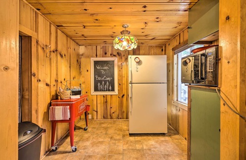 Long Barn Cottage | California Retreat w/Deck, Fire Pit & Grill!