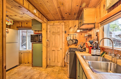 Long Barn Cottage | California Retreat w/Deck, Fire Pit & Grill!