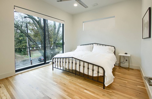Old East Dallas House | California Vibes in heart of Dallas, heated pool
