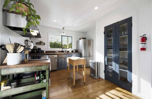 Calistoga House | Calistoga Cottage - Hot Tub and Tastings Included