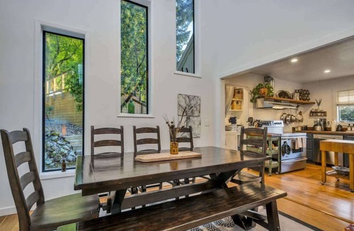 Calistoga House | Calistoga Cottage - Hot Tub and Tastings Included
