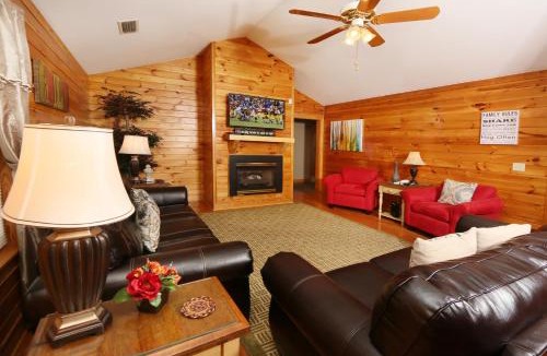 Pigeon Forge Apartment | Call this Quiet Condo home for your Mountain Retreat