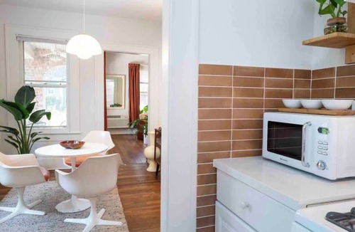 Greater Heights Apartment | calla lily: poolside,hot tub,Easy World Cup Access