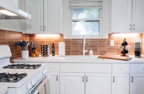 Greater Heights Apartment | calla lily: poolside,hot tub,Easy World Cup Access