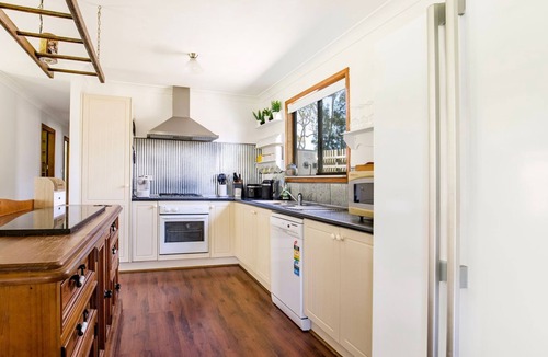Callala Bay House | Callala Calm - Pet Friendly - 5 Mins Walk to Beach