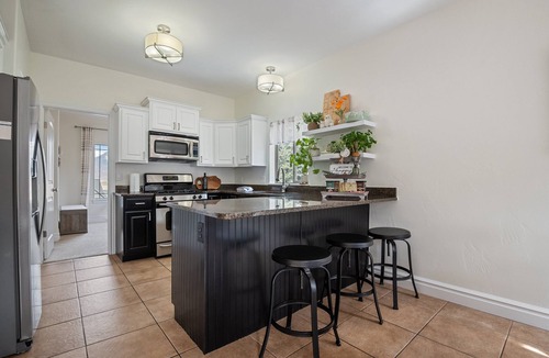 Heber House | Callaway Vista, 6br, hot tub, views, sleeps 16
